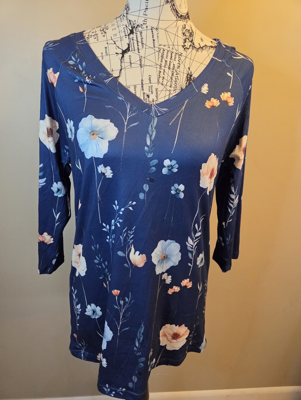 Women’s Small Navy Blue Floral Blouse Silky Stretch 3/4 Sleeve V Neck Tunic